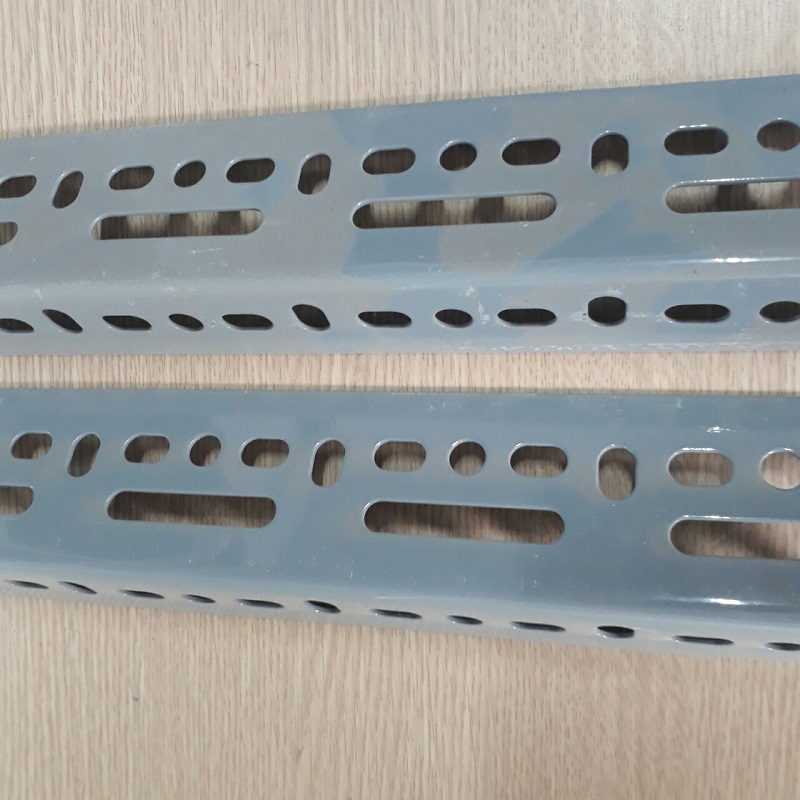 Sắt v lỗ 4x6 dày 2 ly
