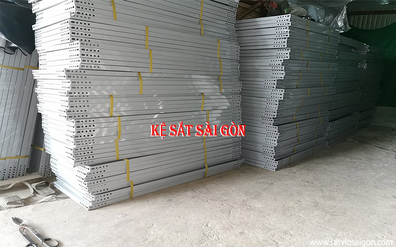 Mâm kệ sắt V lỗ (tole có sóng)