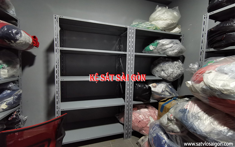 Mâm kệ sắt V lỗ (tole có sóng)