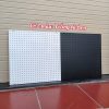 Tấm tôn dập lỗ tròn treo phụ kiện cơ khí, dụng cụ trong xưởng
