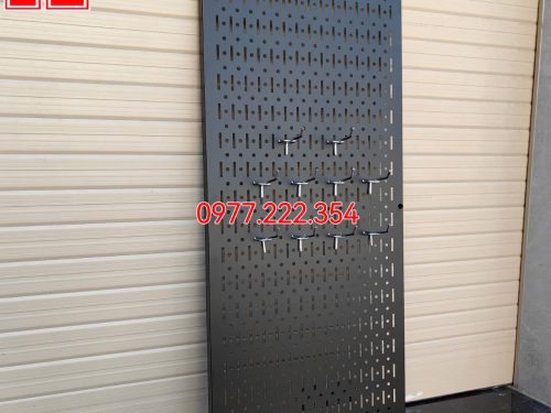 Bảng pegboard kim loại treo tường đa năng cho cửa hàng phụ kiện