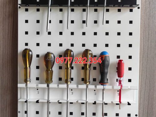 Bảng pegboard kim loại trắng trang trí phòng khách, phòng làm việc