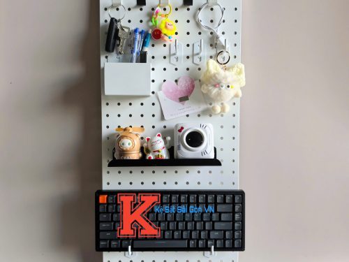 Bảng pegboard đa năng dùng cho cửa hàng linh kiện điện tử