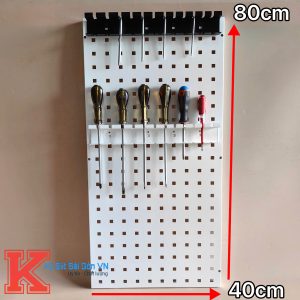 Bảng pegboard tôn lỗ decor trắng treo dụng cụ cơ khí trong garage