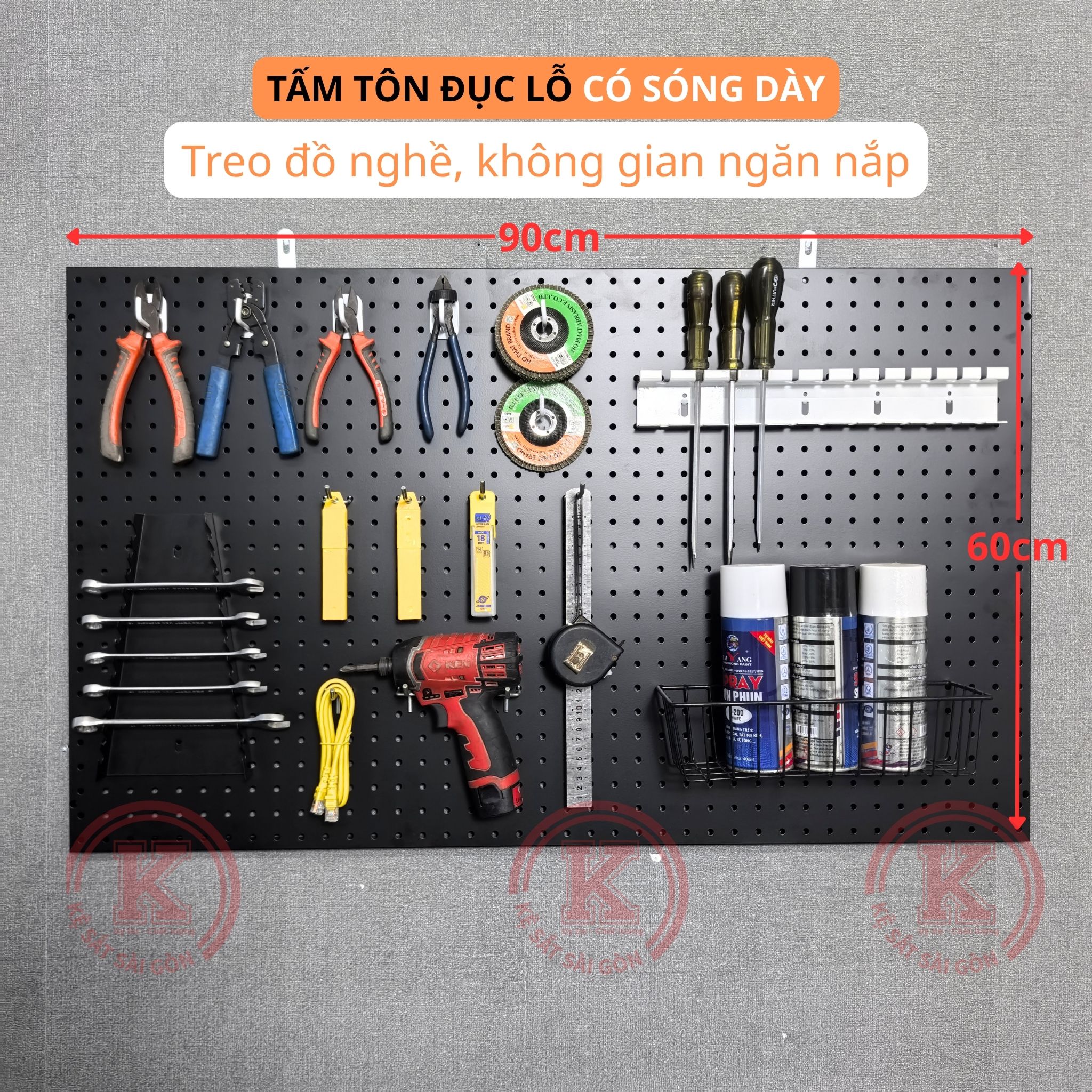 tam-ton-duc-lo-gan-tuong-goc-vuong-co-song-day-01