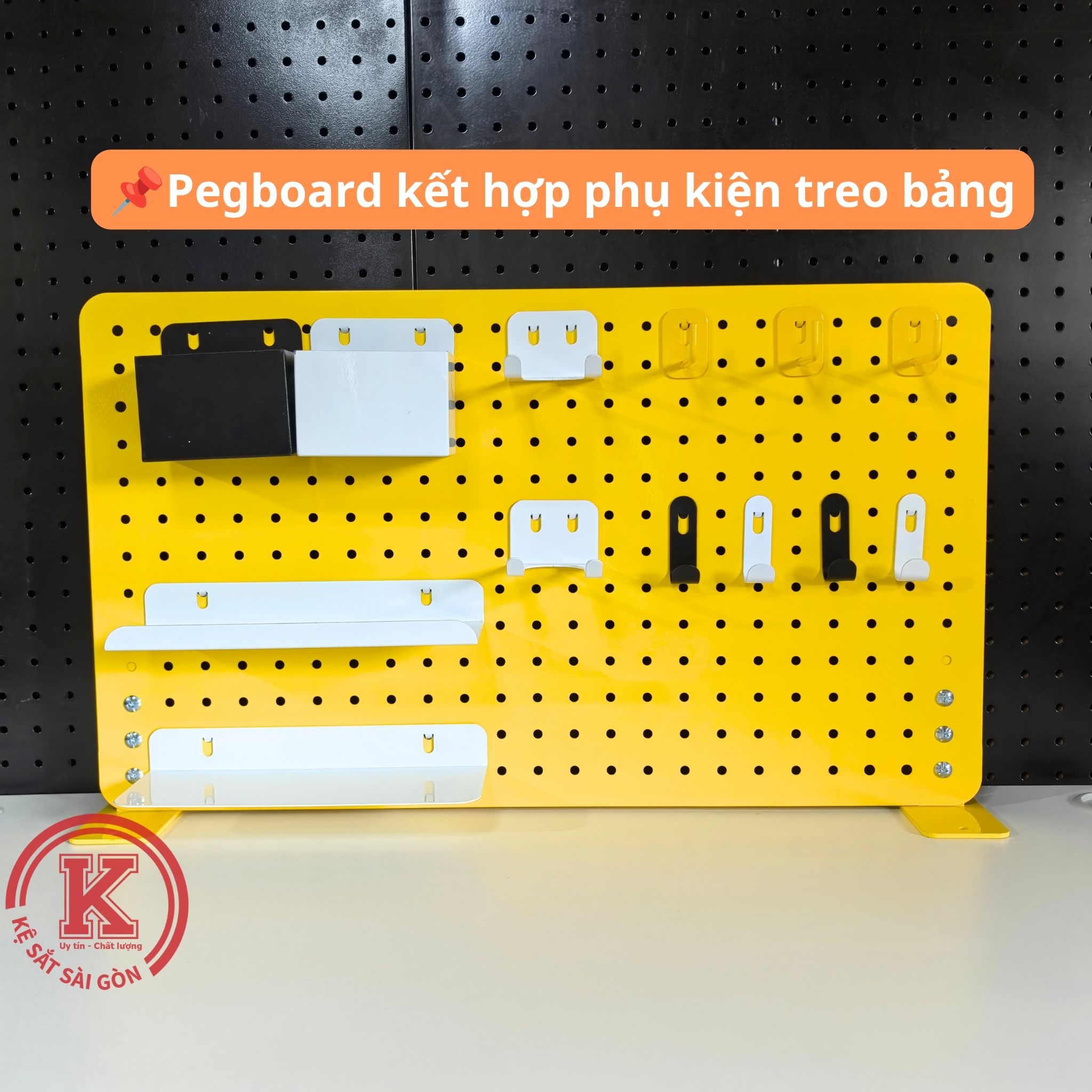 Bảng pegboard màu vàng