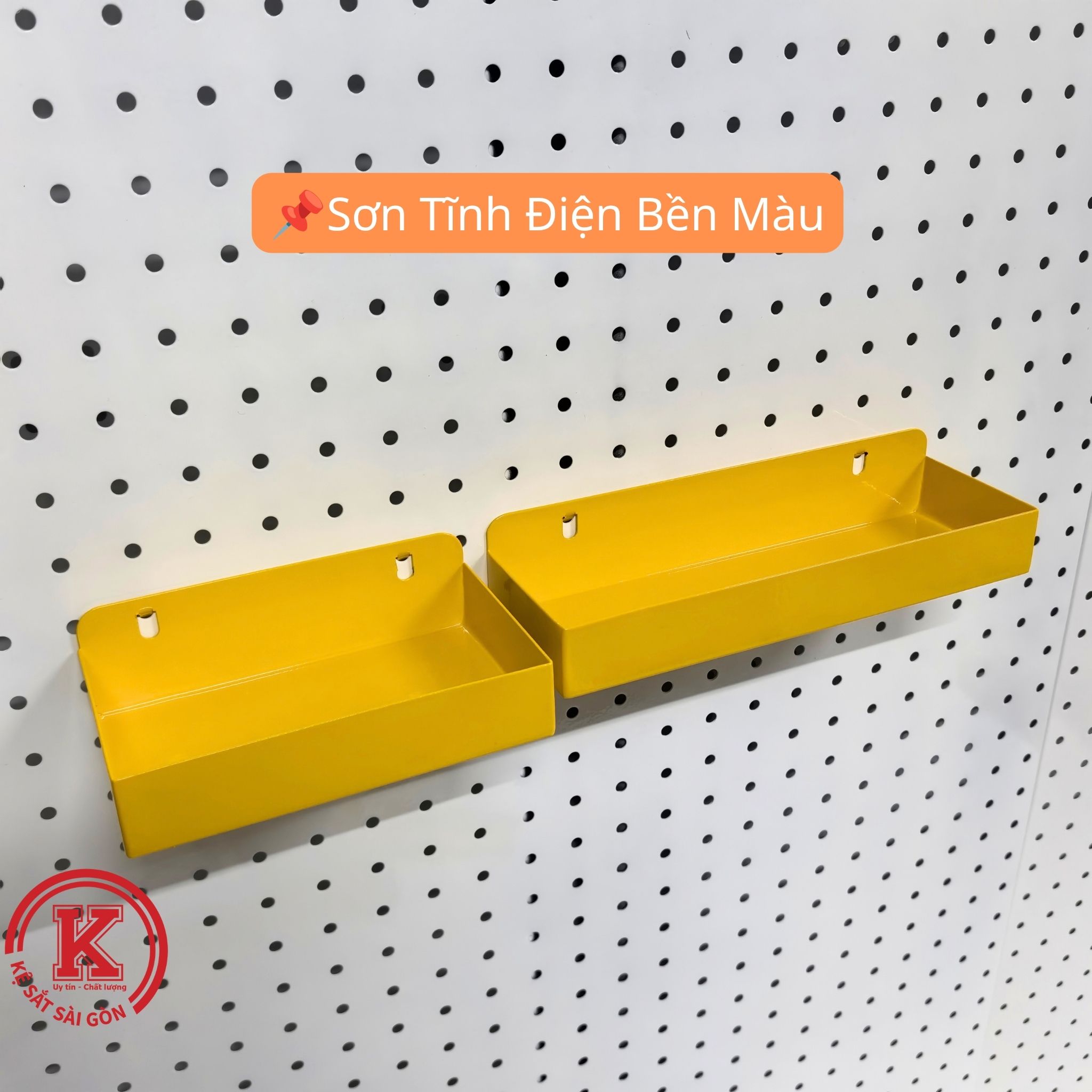 Khay, hộp màu vàng cài pegboard