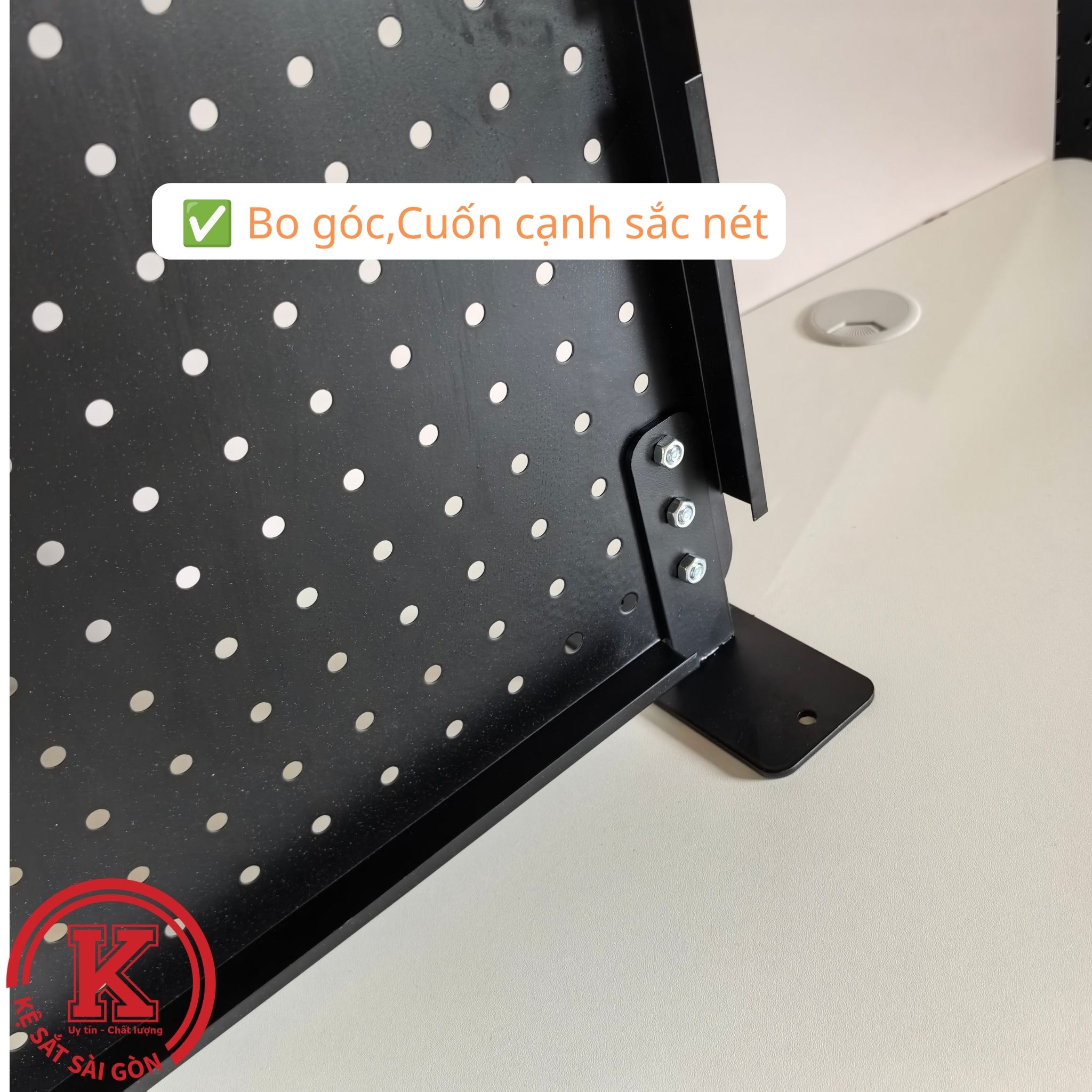 Bảng pegboard chân đứng để bàn