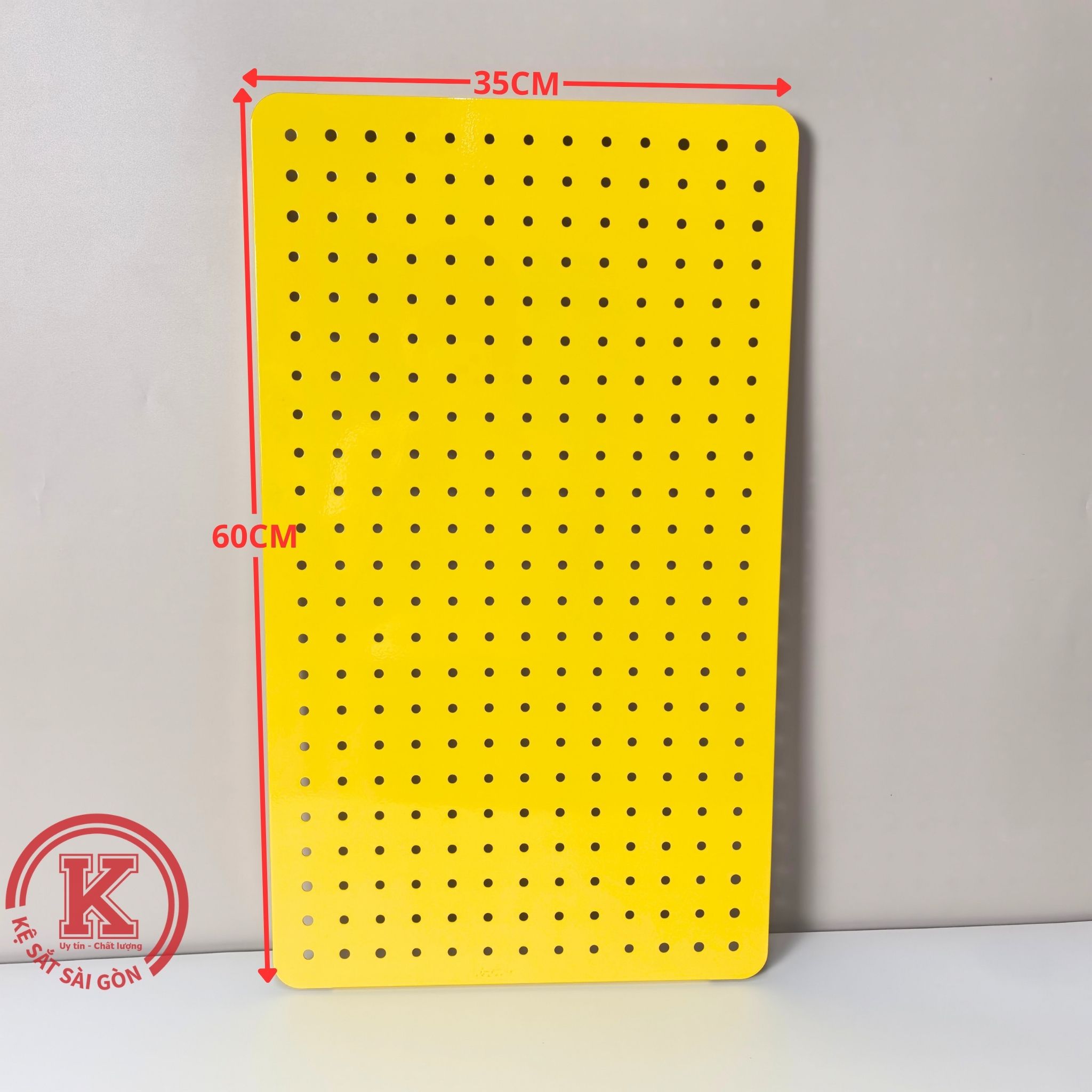Bảng pegboard màu vàng