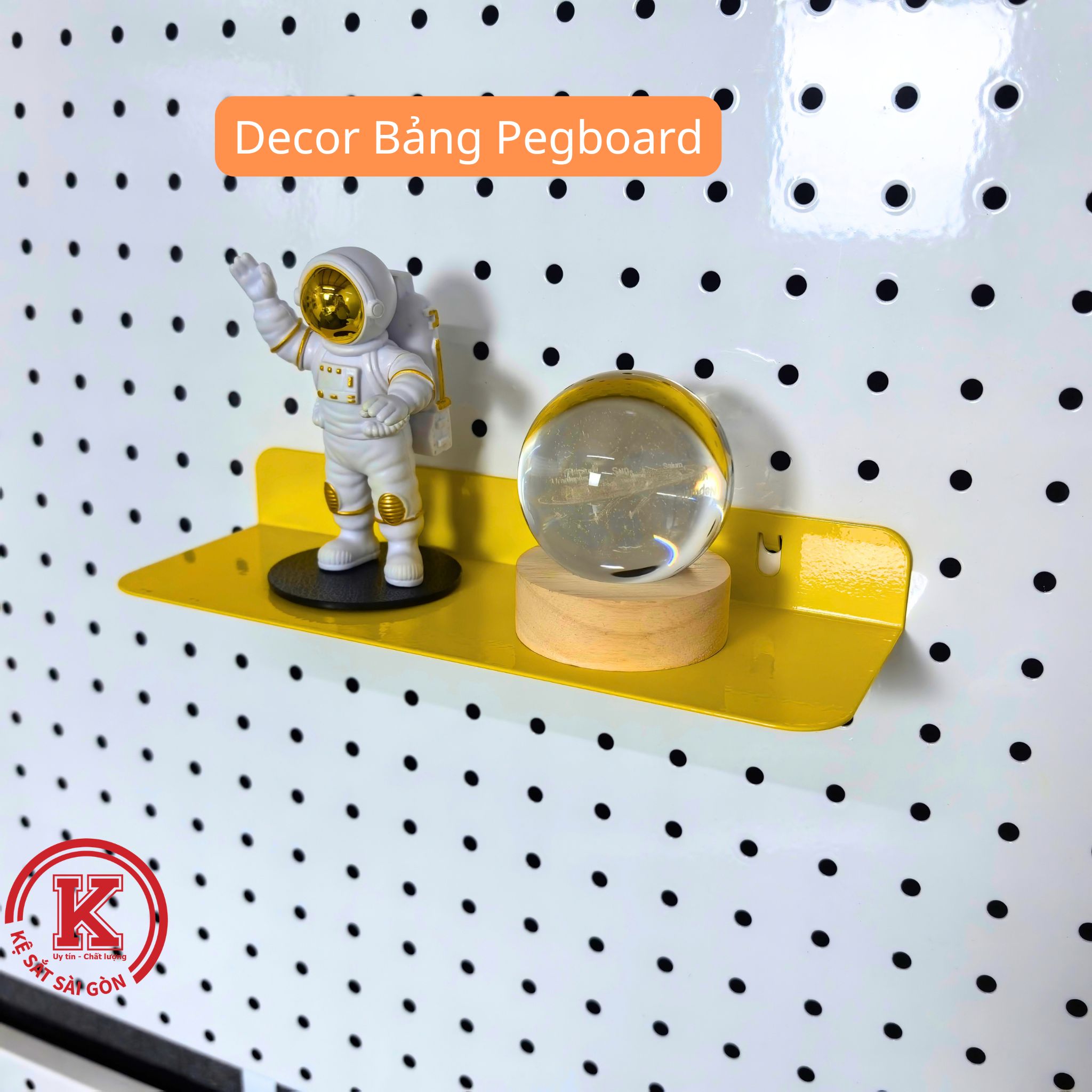 Khay, hộp màu vàng cài pegboard