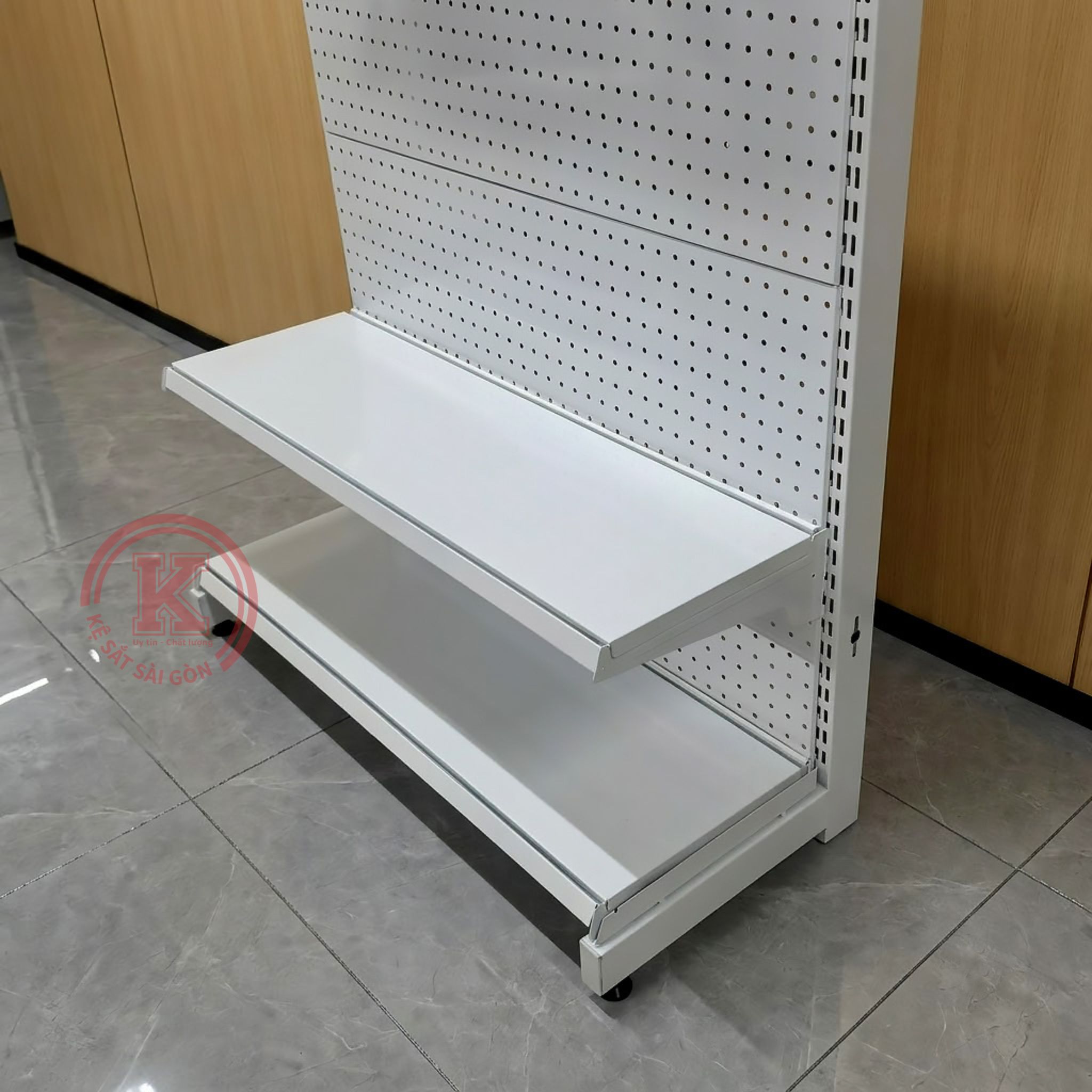 Ke-Pegboard-Ton-Duc-Lo-Chan-Dung (4)